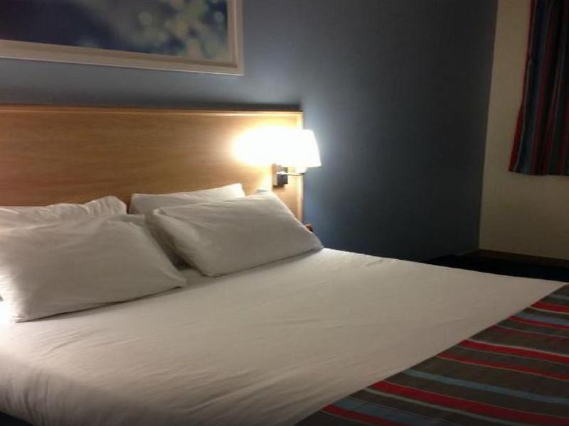 Travelodge London Central City Road מראה חיצוני תמונה