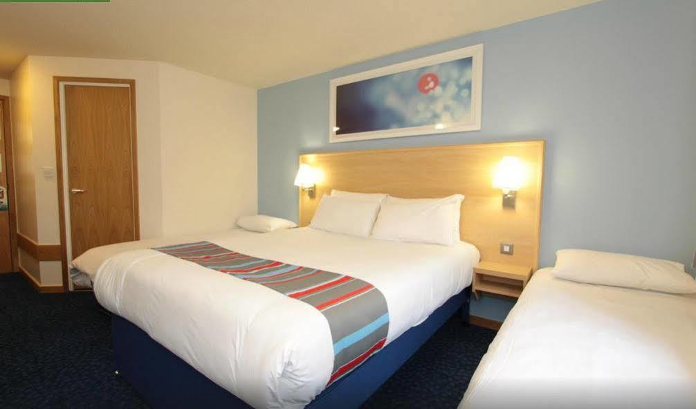 Travelodge London Central City Road מראה חיצוני תמונה