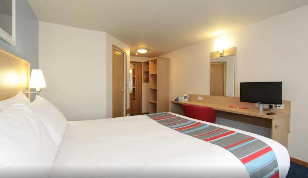 Travelodge London Central City Road מראה חיצוני תמונה