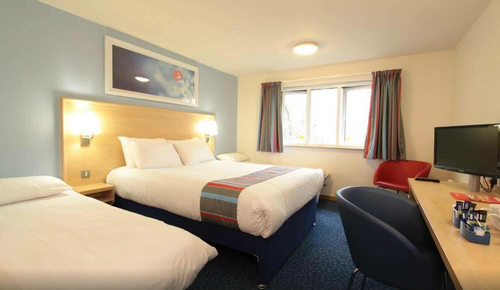 Travelodge London Central City Road מראה חיצוני תמונה